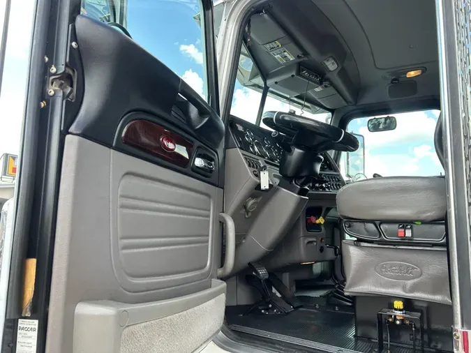 2019 Peterbilt 389