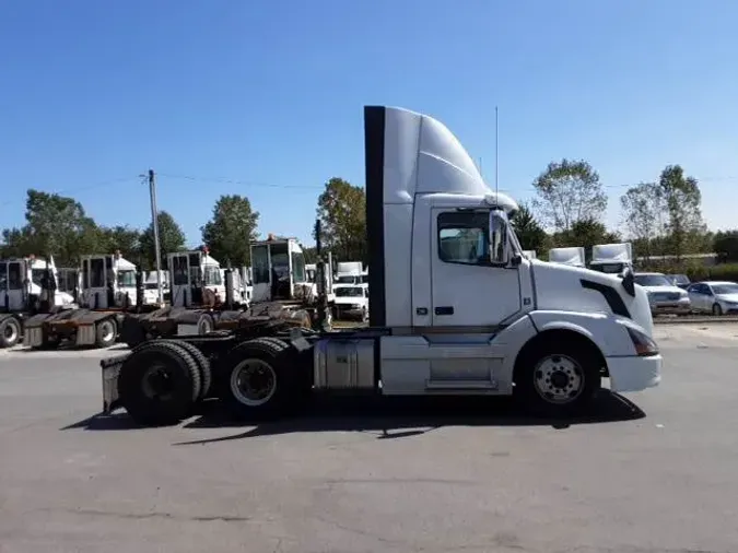 2017 Volvo VNL300