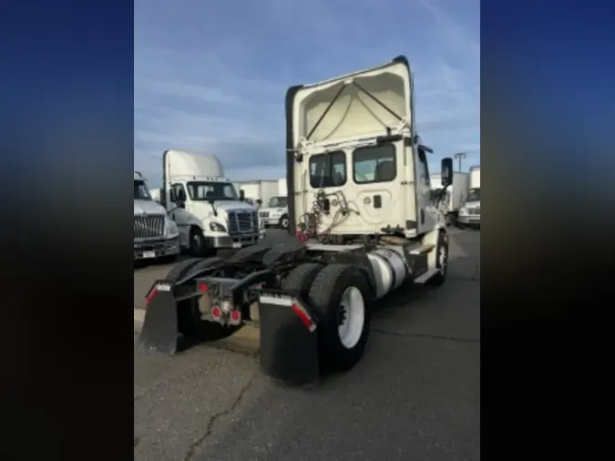 2017 FREIGHTLINER/MERCEDES CASCADIA 113