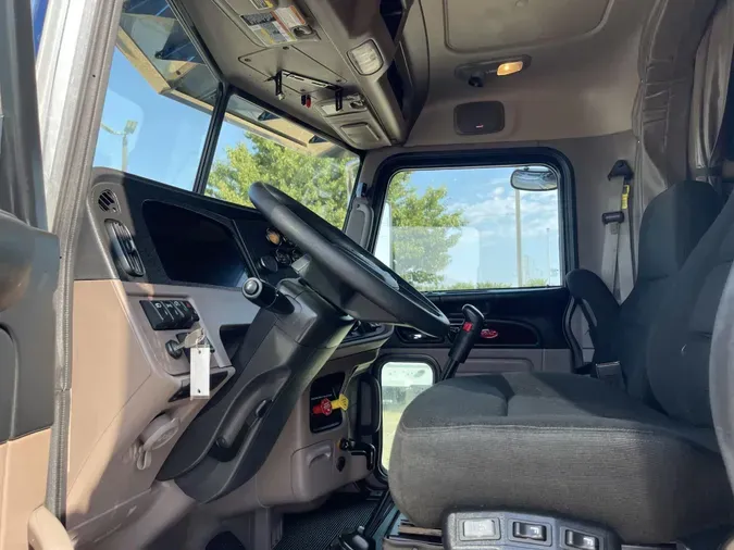 2023 Peterbilt 389