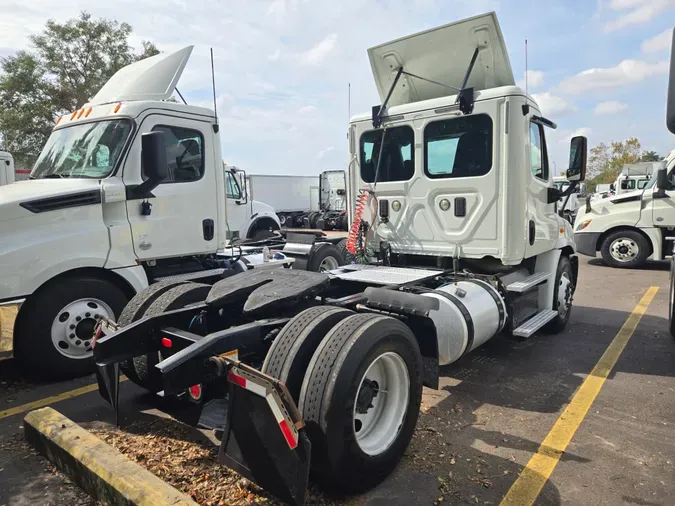 2015 FREIGHTLINER/MERCEDES CASCADIA 113