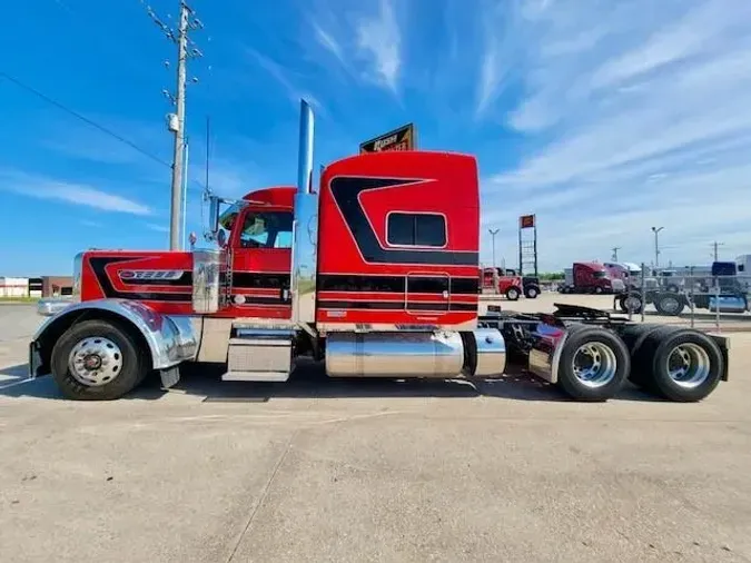 2022 Peterbilt 389