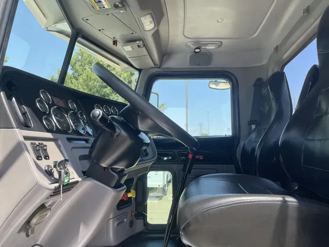 2022 Peterbilt 389