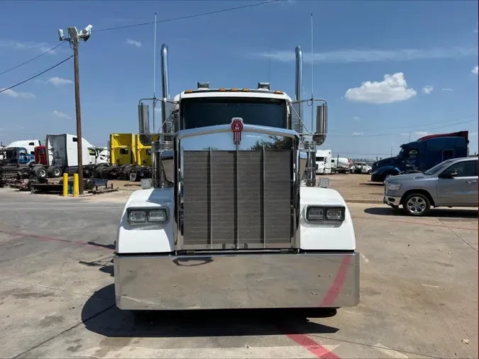 2023 Kenworth W900
