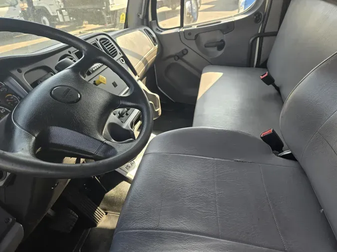 2018 Freightliner Business Class M2 106