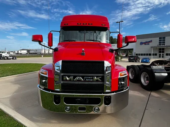 2025 MACK AN64T70