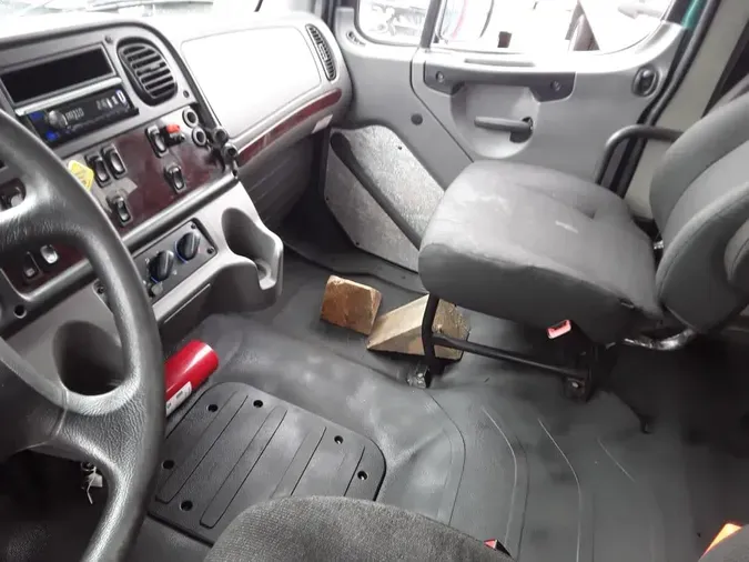 2016 FREIGHTLINER M2 106