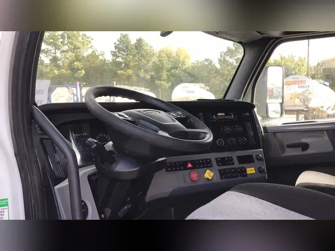 2020 Freightliner Cascadia 126b03e4b19a8b98fd14681cc326d487b8a