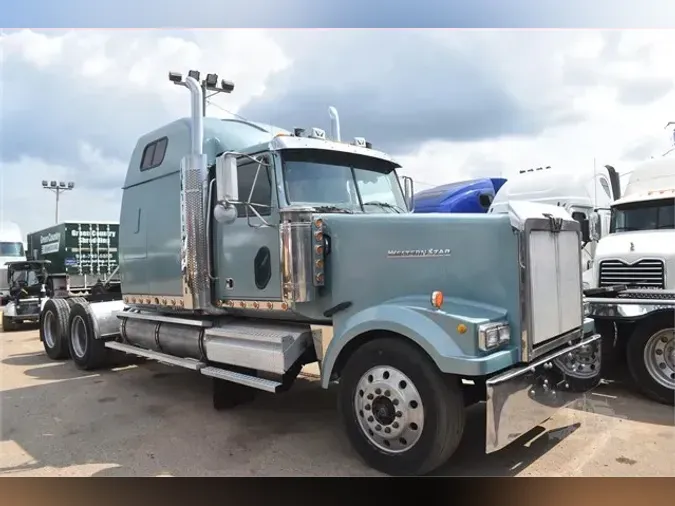 2001 WESTERN STAR 4964EXb03fbc4075d3fec139cddddc5b7ef62f