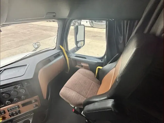 2021 Freightliner Cascadia 126