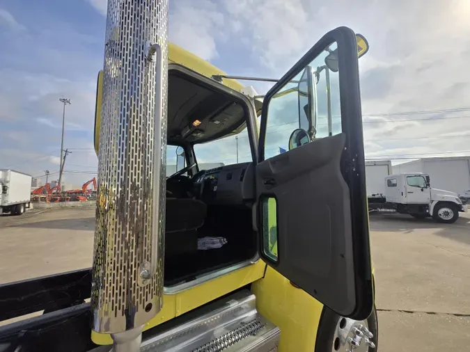 2020 Peterbilt 348