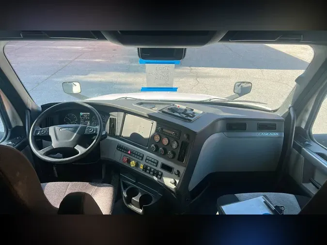 2021 Freightliner Cascadia 126