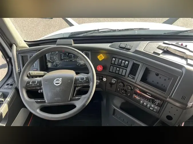 2019 VOLVO VNL640