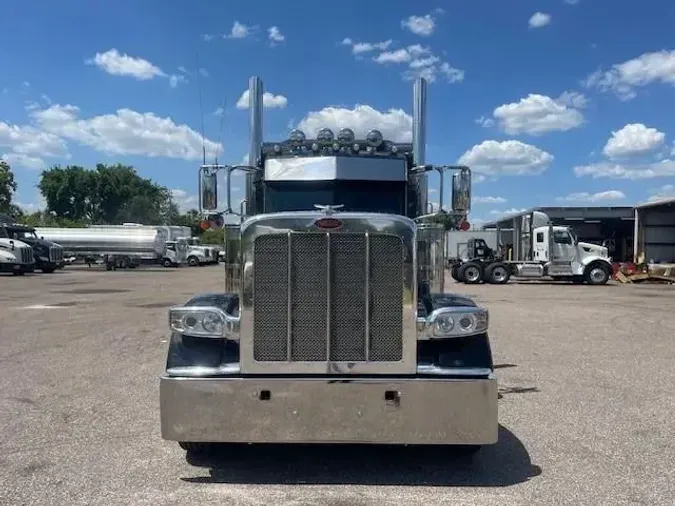 2022 Peterbilt 389