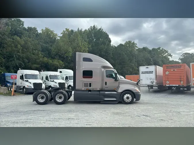 2022 International LT