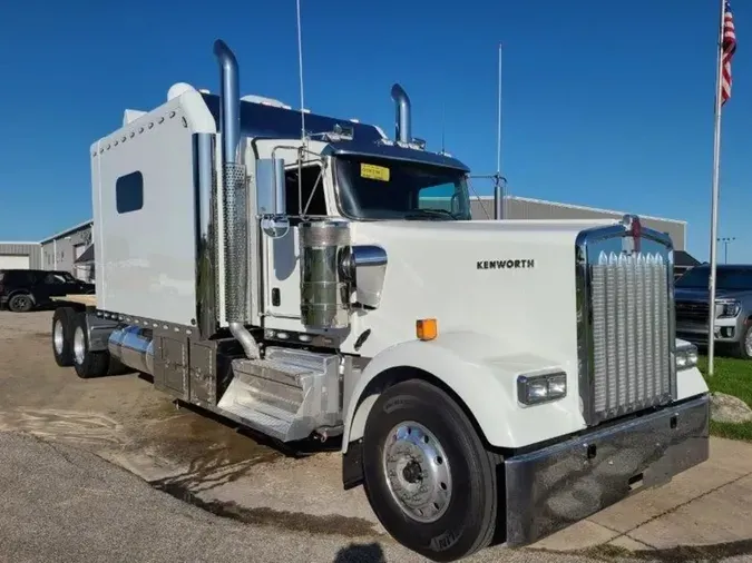 2025 Kenworth W900L