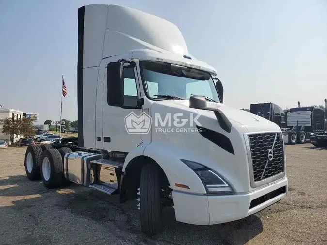 2020 VOLVO VNR64T300