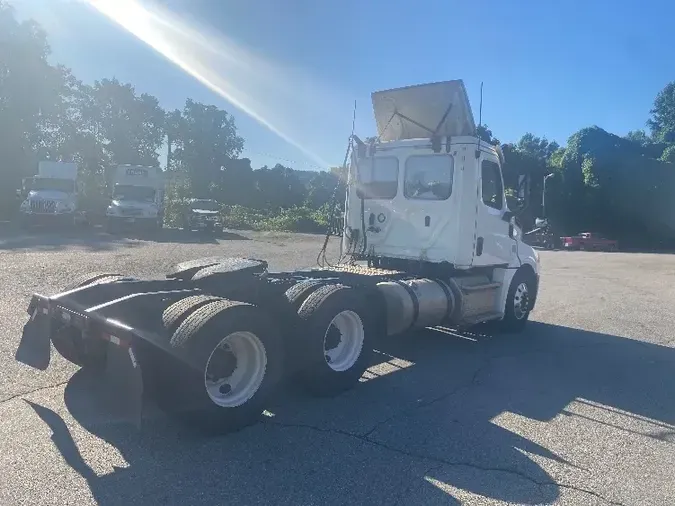 2019 Freightliner T12664ST