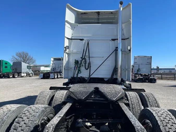 2019 VOLVO VNR64T640