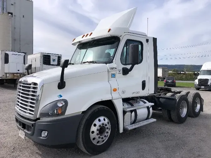 2017 Freightliner X12564ST