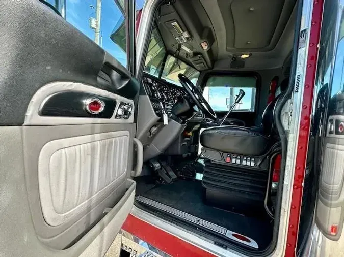 2021 Peterbilt 389