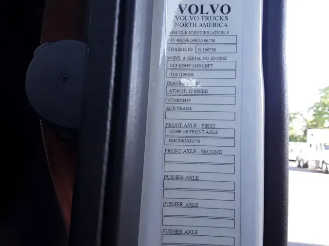2019 VOLVO VNL64T-300