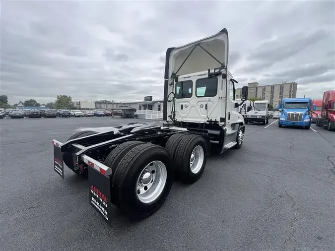 2018 FREIGHTLINER CA12562DC