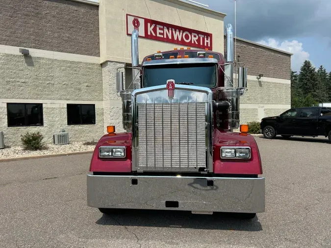 2025 Kenworth W900L