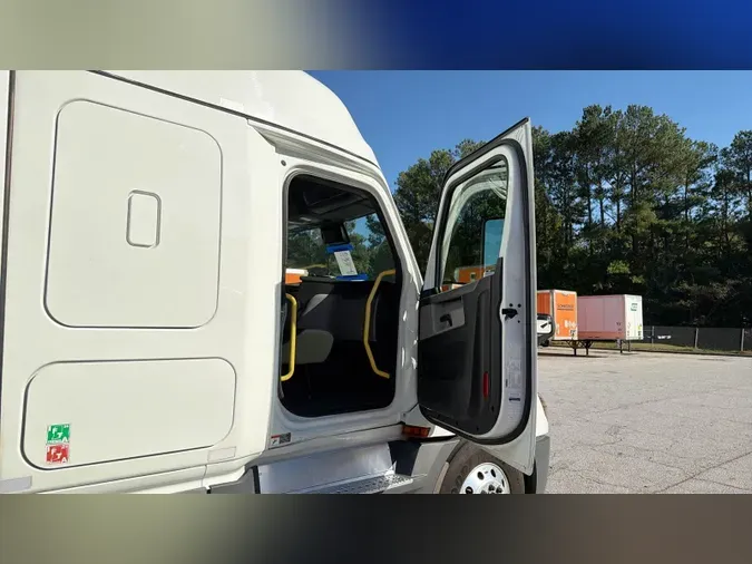 2022 Freightliner Cascadia 126b06a651a51b47565e34b112526e40104