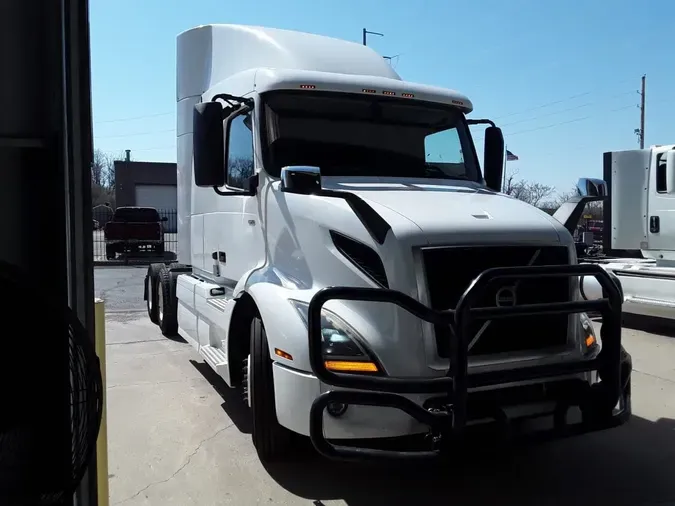 2020 VOLVO VNR64T-640