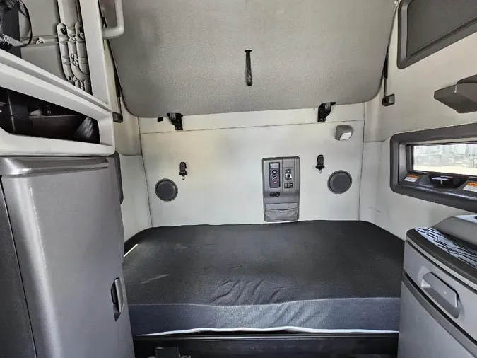 2020 VOLVO VNL64T760
