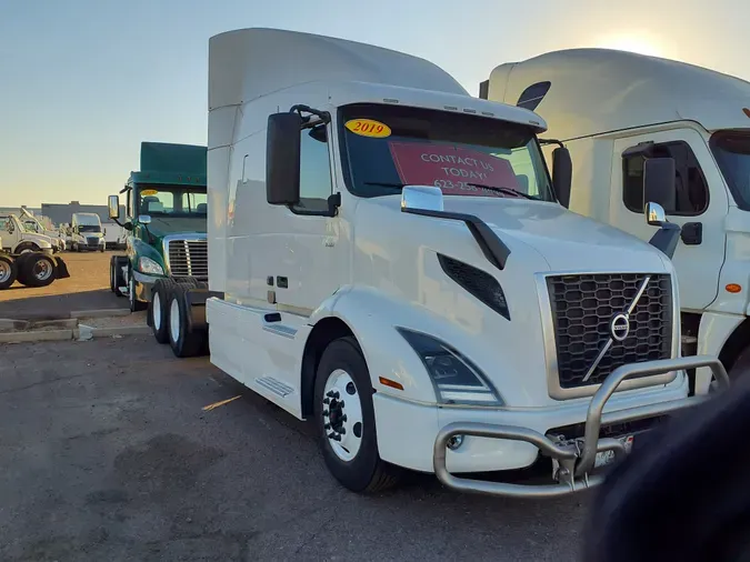 2019 VOLVO VNR64T-640