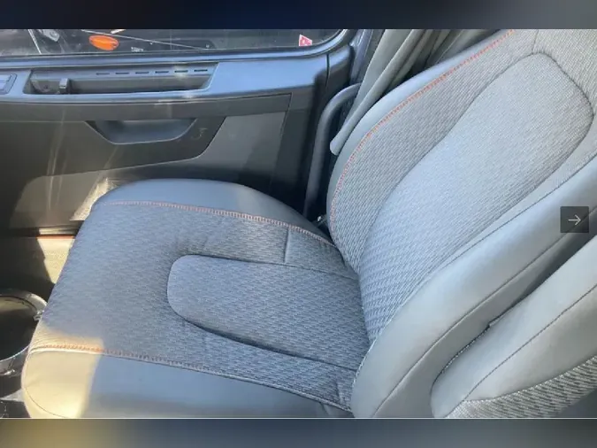 2024 VOLVO VNL64T760