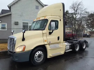 2015 FREIGHTLINER/MERCEDES CASCADIA 125