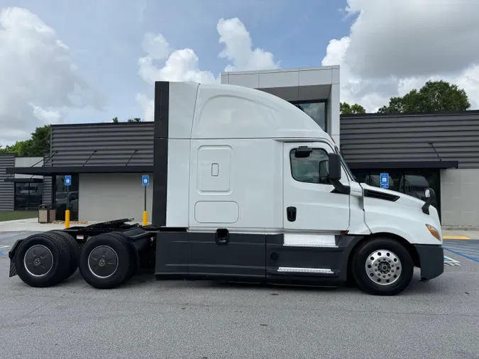 2020 Freightliner Cascadia 126