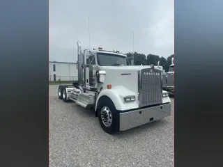 2025 Kenworth W900