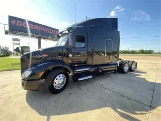 2017 PETERBILT 579