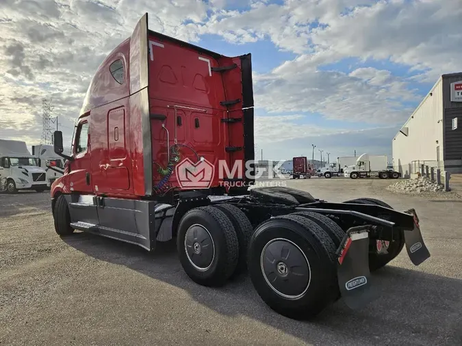 2021 FREIGHTLINER Cascadia 126