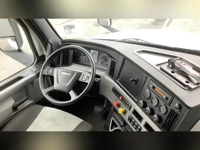 2021 Freightliner Cascadia 126