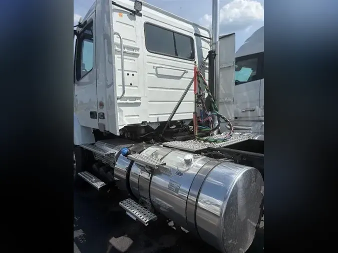 2026 VOLVO TRUCK VNR64T300
