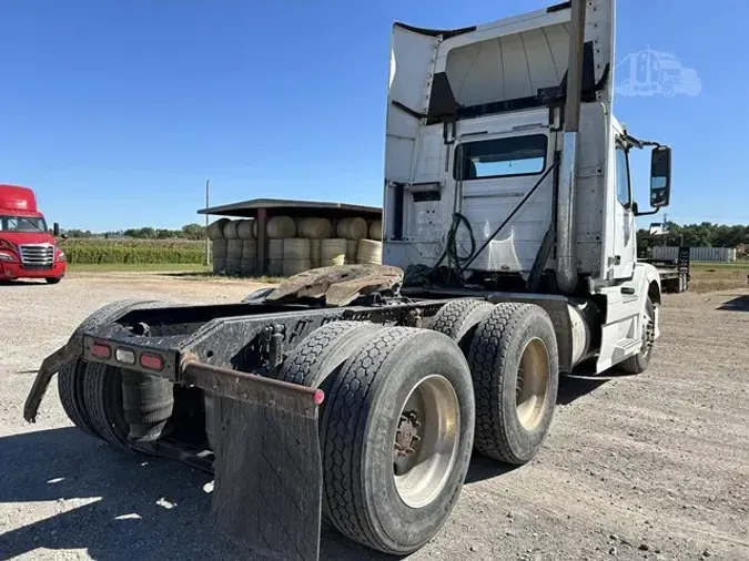 2012 VOLVO VNL64T300