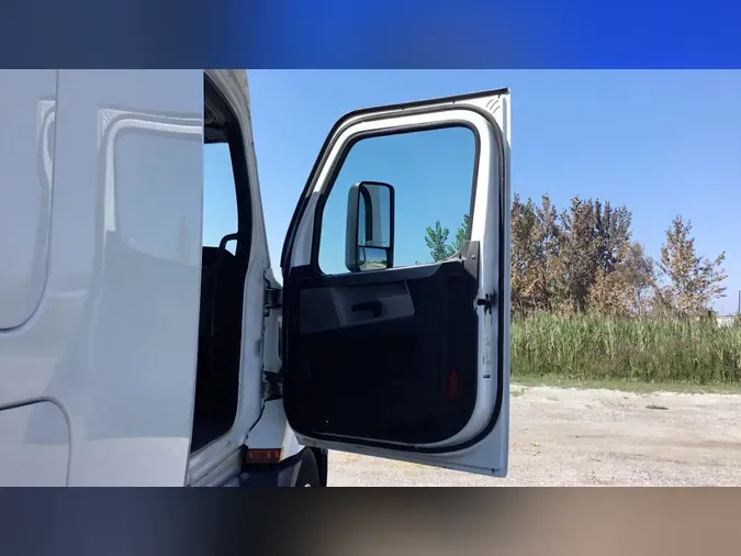 2020 Freightliner Cascadia 126