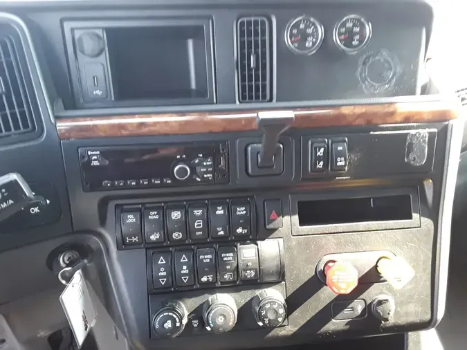 2019 NAVISTAR INTERNATIONAL LT625 SLPR CAB