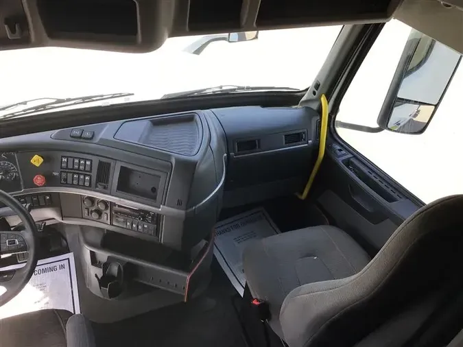 2021 VOLVO VNL740