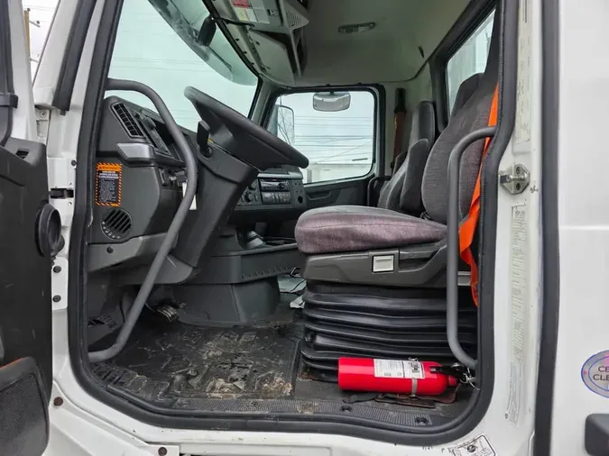 2019 VOLVO VNL42T 300