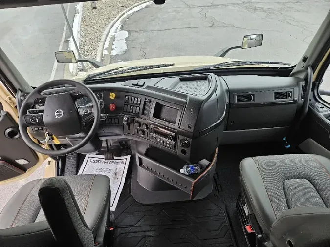 2024 VOLVO VNL64T860