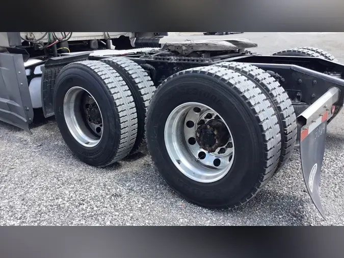 2021 Freightliner Cascadia 126