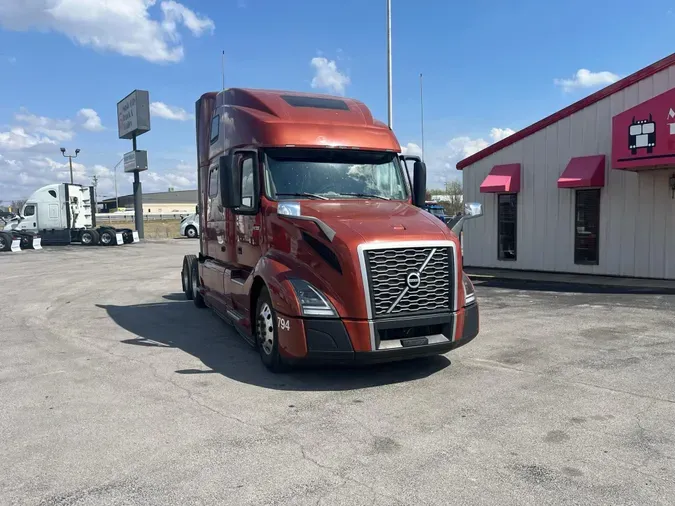 2023 VOLVO VNL64T860