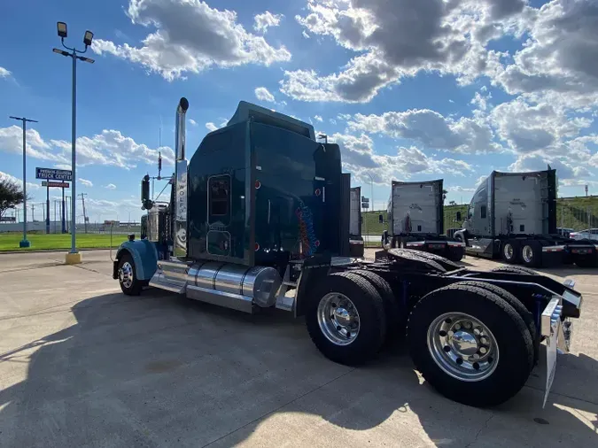 2021 Kenworth W900L