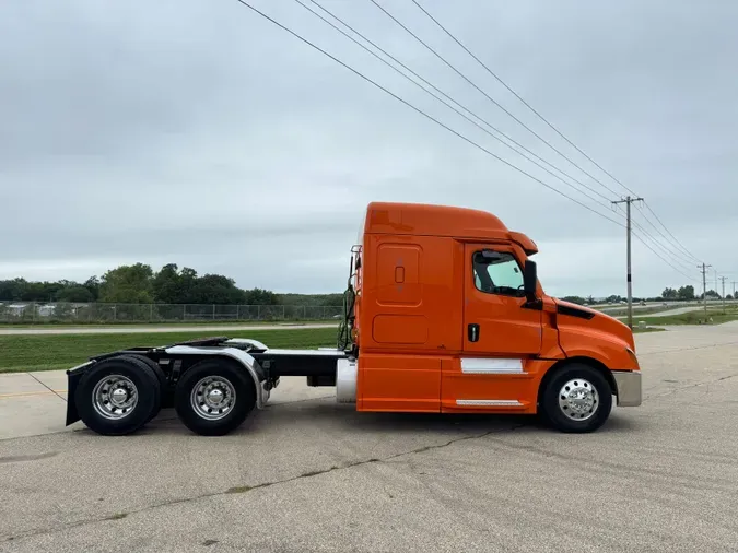 2022 FREIGHTLINER Cascadia 126b09d6bdeda1928fd1979e9edb4a80b4a